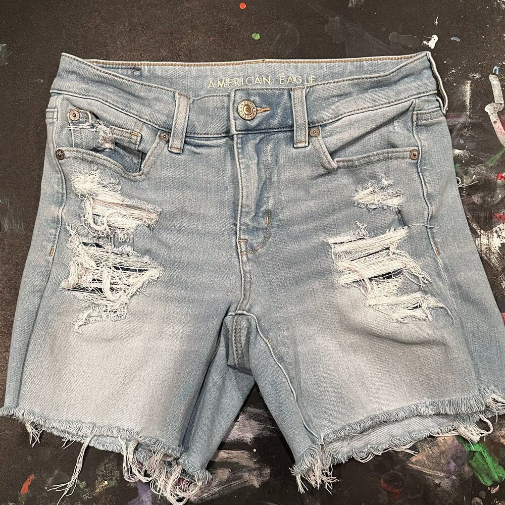 American Eagle The Dream Short Distressed Denim Shorts Women’s Size 6 Light Wash